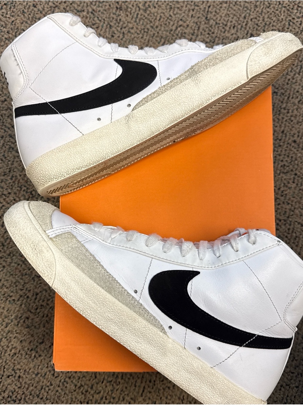 Nike Blazer Mid 77 White Black - High-Top Sneakers with Black Swoosh